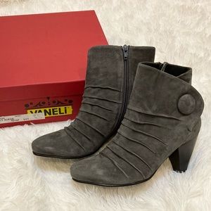 NWT Gray Velvet Boots Vaneli Faux Suede Heel Booties Size 7